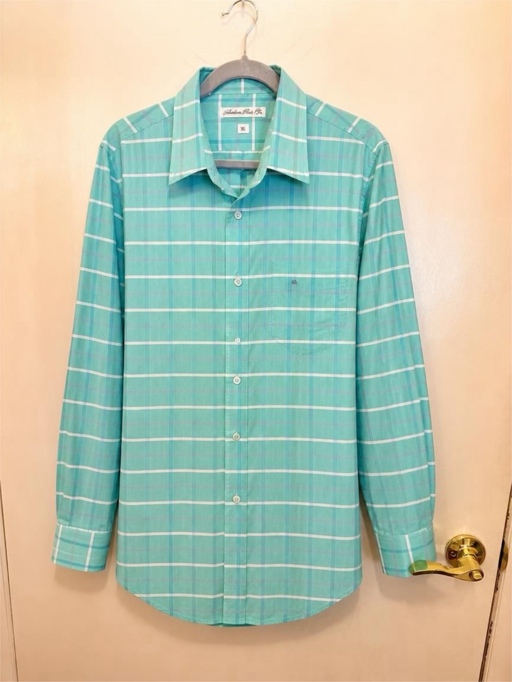 Men's Turquoise Plaid Long-Sleeve Button-Up Shirt with a Pocket